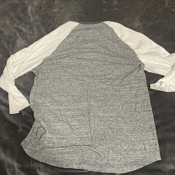 Never worn three quarters sleeve tee - Picture 2 of 2